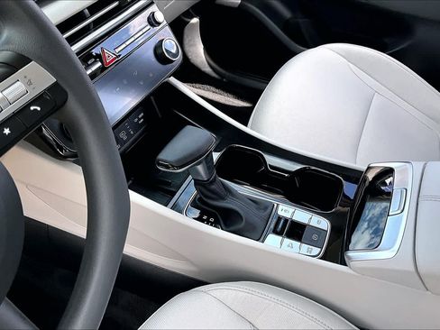 Certified 2025 Hyundai Tucson SEL FWD image 15