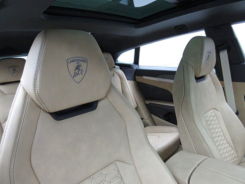 Used 2022 Lamborghini Urus AWD/4WD image 29