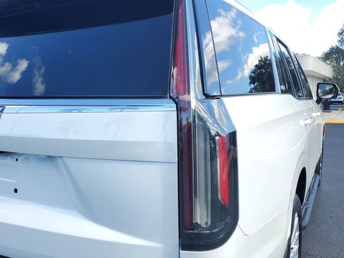 Used 2022 Cadillac Escalade Premium Luxury image 26