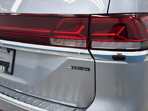 Used 2024 Volkswagen Atlas SEL AWD/4WD image 40