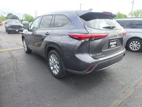 Used 2022 Toyota Highlander Limited AWD/4WD image 4