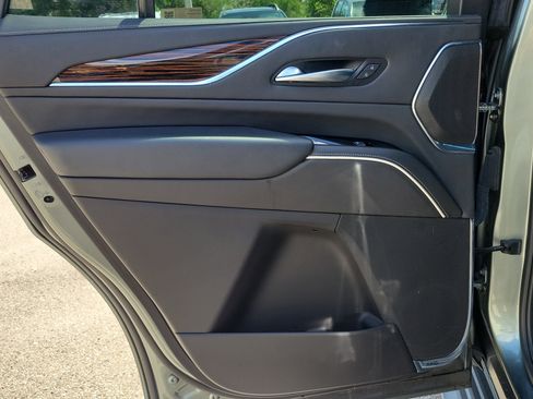 Used 2023 Cadillac Escalade Premium Luxury image 16