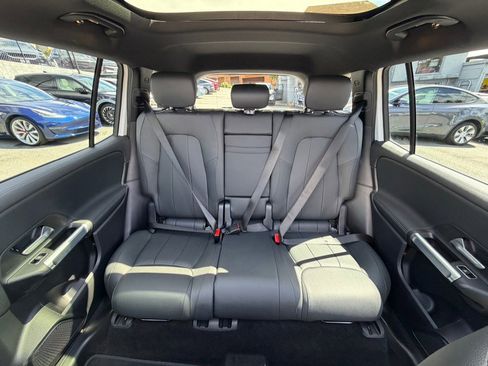 Used 2023 Mercedes-Benz EQB 300 4MATIC image 39