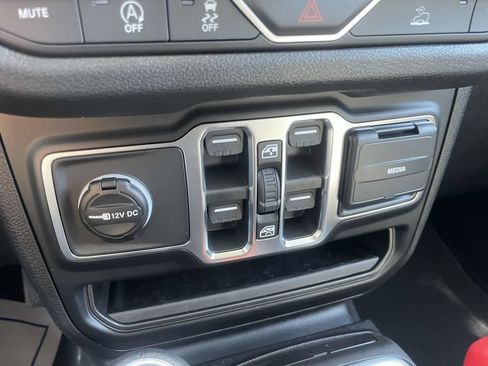 New 2026 Jeep Gladiator Sport AWD/4WD image 36