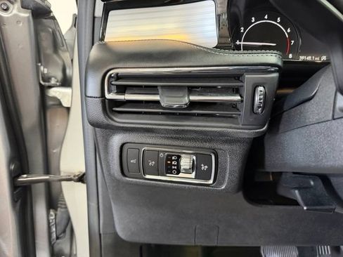 Used 2021 Lincoln Corsair AWD image 19