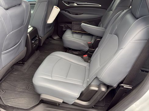 Used 2019 Buick Enclave Premium image 3