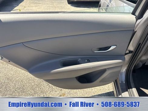 Used 2023 Hyundai Elantra SEL w/ Convenience Package FWD image 14