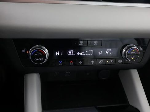 Used 2024 Mitsubishi Outlander SEL image 13