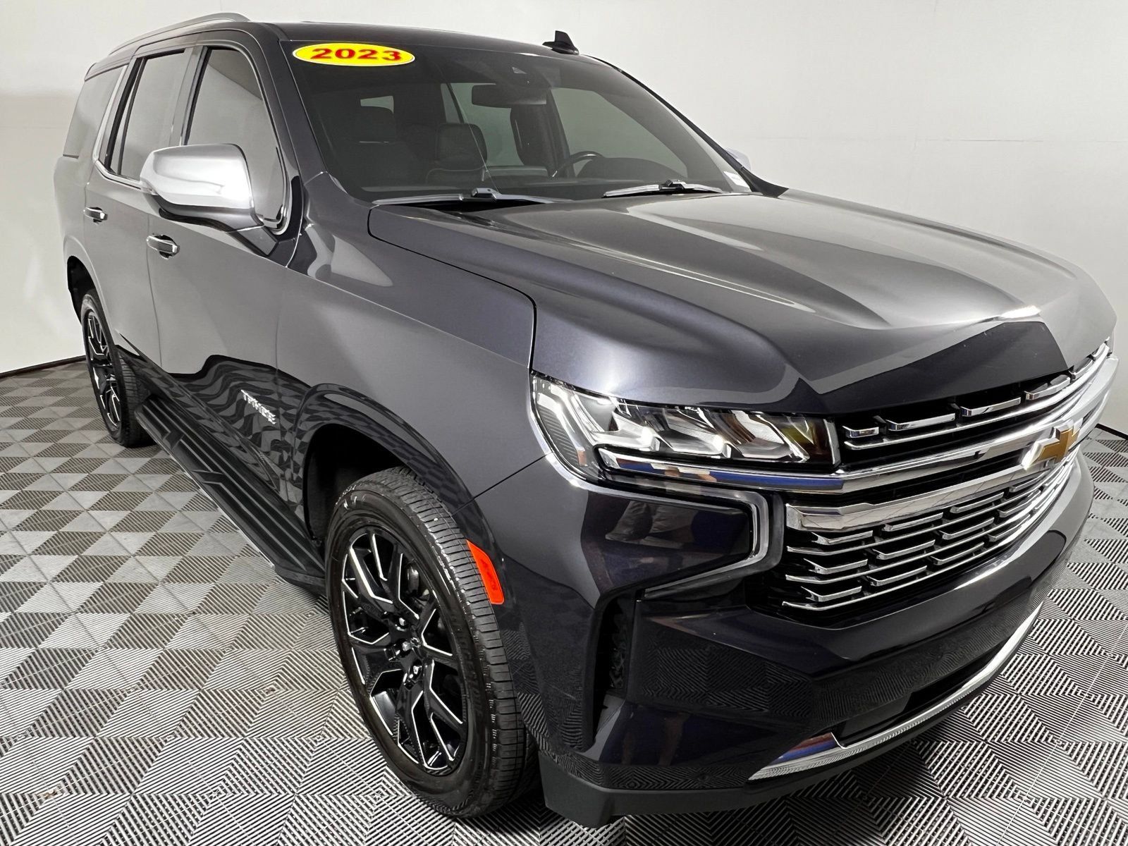 Used 2023 Chevrolet Tahoe Premier AWD/4WD image 3
