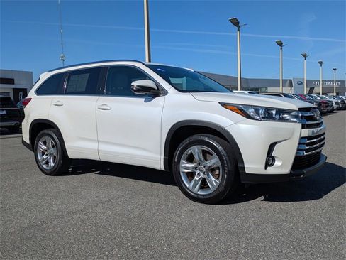 Used 2019 Toyota Highlander Limited image 2