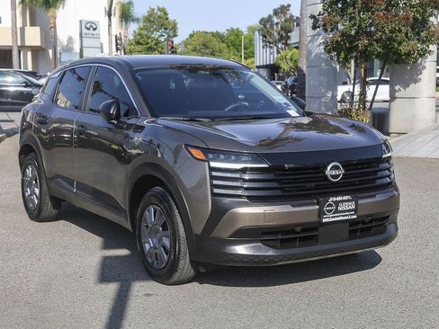 Used 2025 Nissan Kicks S AWD/4WD image 3