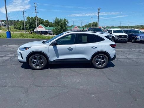 Used 2025 Ford Escape ST-Line FWD image 2