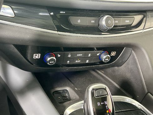 Used 2020 Buick Enclave Essence w/ Sound and Sites Package image 16