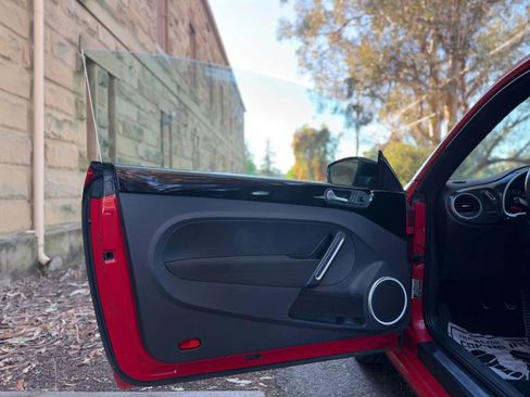 Used 2012 Volkswagen Beetle 2.0T image 7