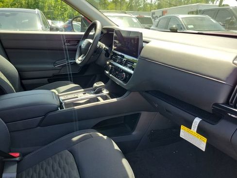 New 2026 Nissan Pathfinder SV w/ SV Premium Package FWD image 32