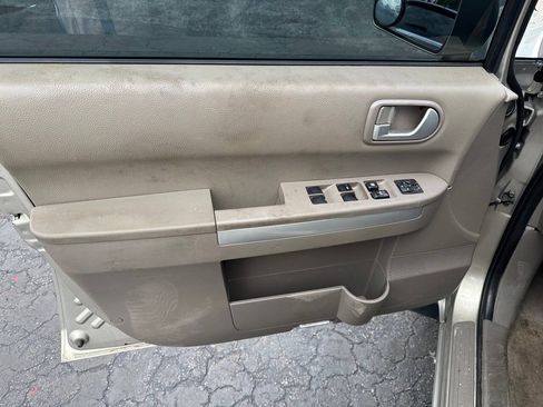 Used 2008 Mitsubishi Endeavor SE FWD image 11
