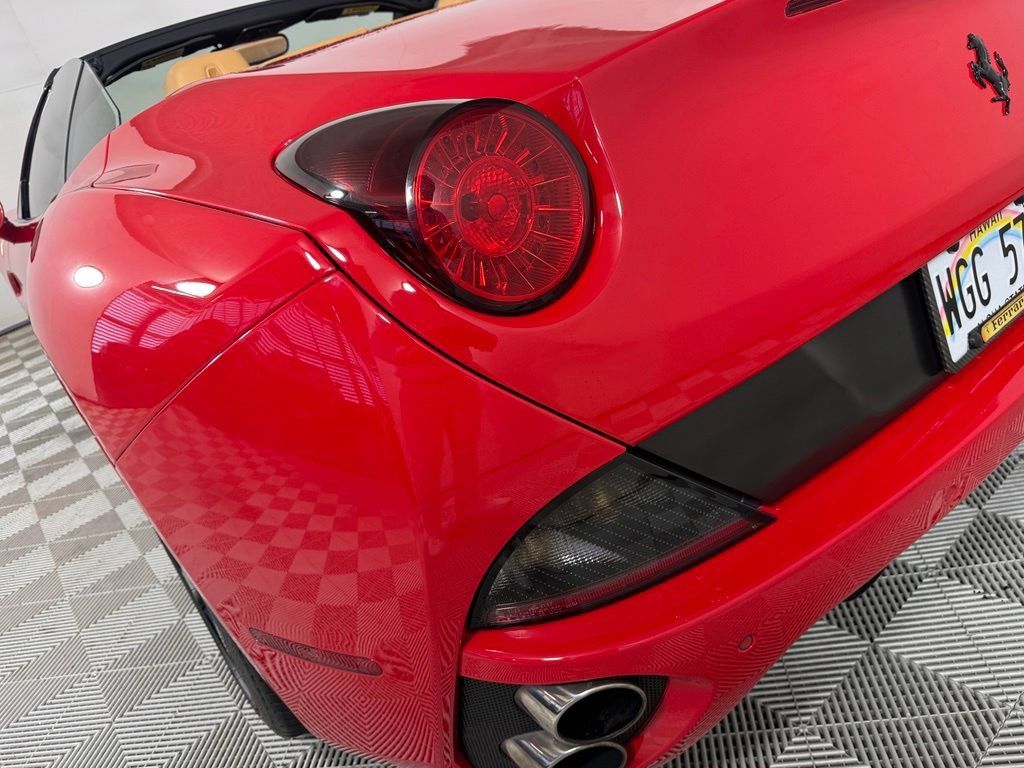 Used 2010 Ferrari California RWD image 10