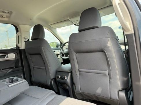 Used 2025 Ford Explorer Active AWD/4WD image 22
