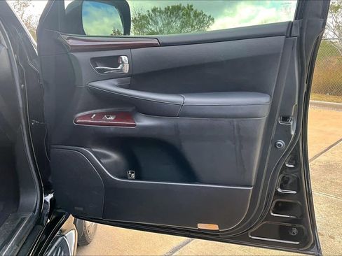 Used 2013 Lexus LX 570 4WD image 22