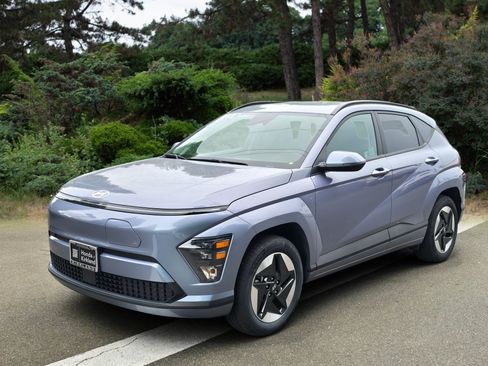 Used 2024 Hyundai Kona SEL FWD image 3