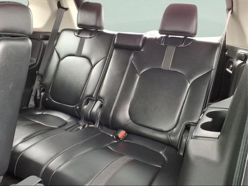 Used 2025 Honda Pilot EX-L image 18