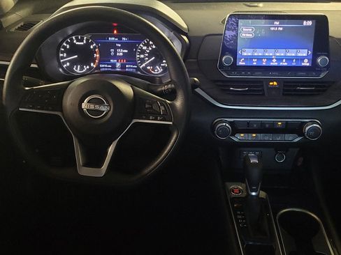 Used 2024 Nissan Altima 2.5 SV image 22