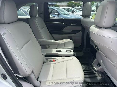 Used 2019 Toyota Highlander Limited Platinum AWD/4WD image 28