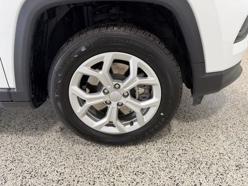 Used 2024 Jeep Compass Latitude w/ Convenience Group AWD/4WD image 36