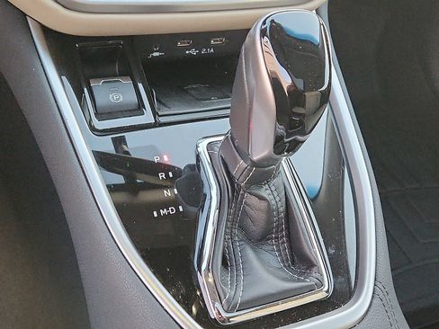 Used 2021 Subaru Outback Limited image 15