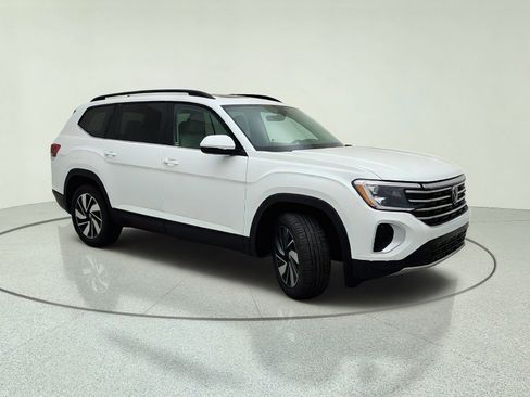 Used 2024 Volkswagen Atlas SE w/ Panoramic Sunroof Package FWD image 5