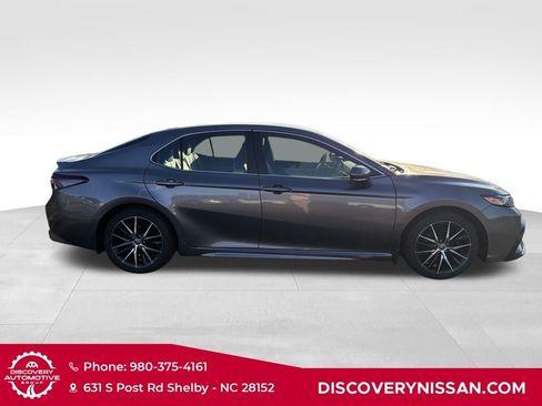 Used 2022 Toyota Camry SE image 6