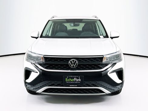 Used 2022 Volkswagen Taos SE AWD/4WD image 2