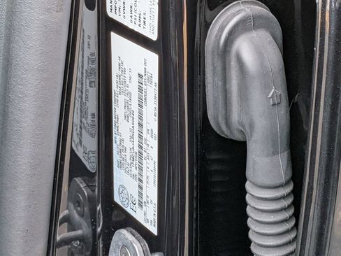 Used 2025 Ford Escape Platinum AWD/4WD image 29