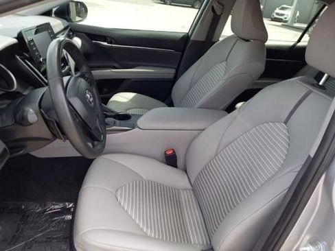 Used 2024 Toyota Camry SE FWD image 3