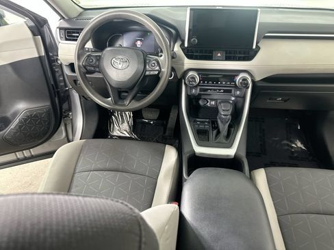 Used 2024 Toyota RAV4 XLE FWD image 17