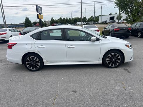 Used 2016 Nissan Sentra SR w/ Driver's Assist Package FWD image 5