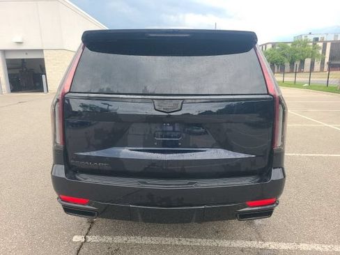 Used 2023 Cadillac Escalade Premium Luxury AWD/4WD image 6