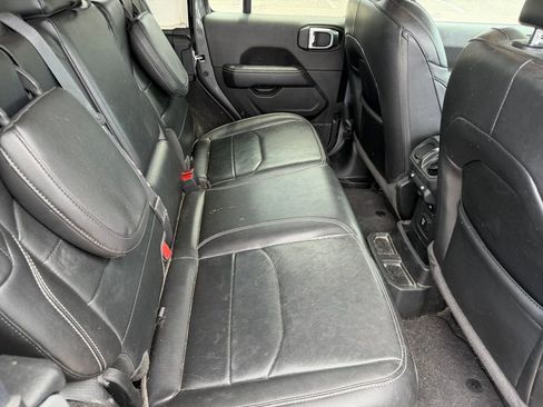 Used 2023 Jeep Wrangler Unlimited Sahara w/ Cold Weather Group AWD/4WD image 18