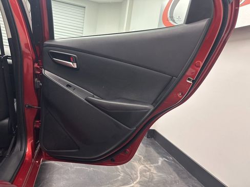 Used 2020 Toyota Yaris LE image 12