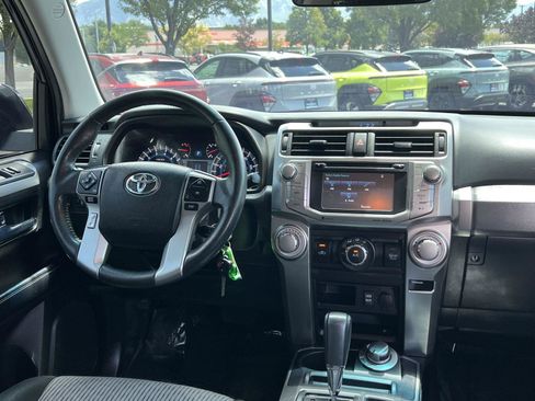 Used 2018 Toyota 4Runner SR5 AWD/4WD image 23