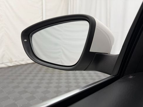 Used 2014 Volkswagen CC R-Line image 9