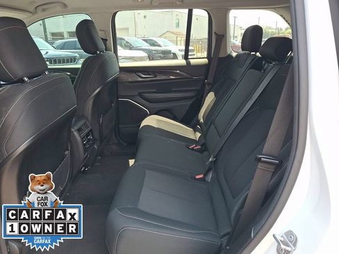 Used 2022 Jeep Grand Cherokee Laredo w/ Luxury Tech Group I AWD/4WD image 9
