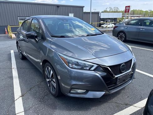 Used 2020 Nissan Versa SR image 4