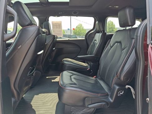 Certified 2020 Chrysler Pacifica Limited FWD image 10