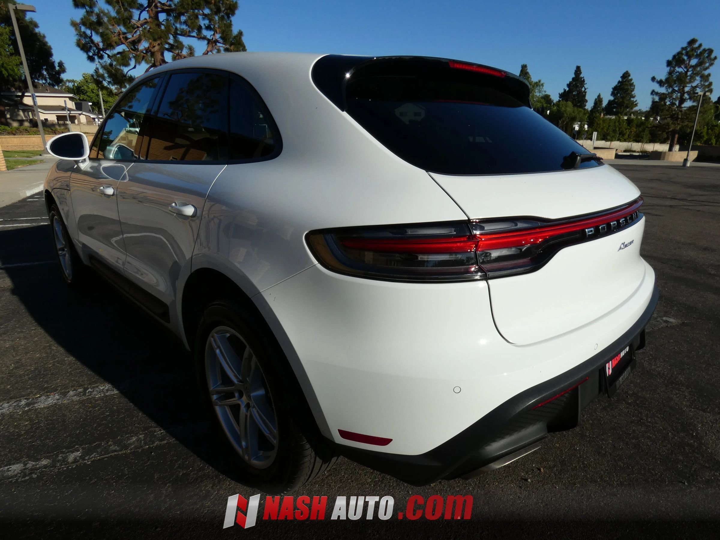 Used 2024 Porsche Macan AWD/4WD image 12