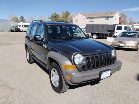 Used 2006 Jeep Liberty Sport image 3