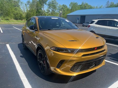 Used 2024 Dodge Hornet R/T Plus AWD/4WD image 2