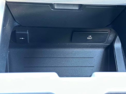 Used 2025 Land Rover Defender 110 S image 33