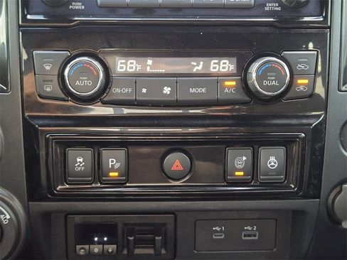 Used 2021 Nissan Titan PRO-4X w/ Pro-4x Convenience Package image 17