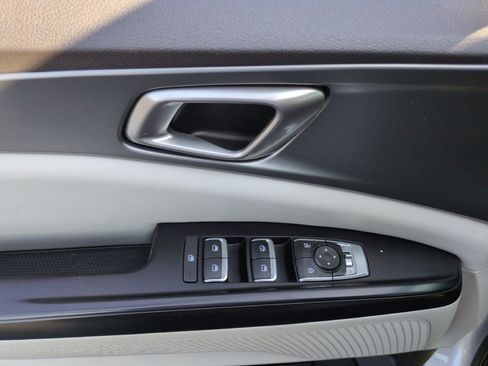 Used 2023 Kia Carnival LX FWD image 12